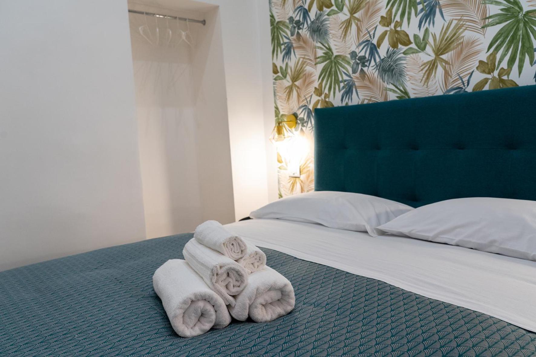 A Casa Di Edel Bed & Breakfast Napoli Bagian luar foto