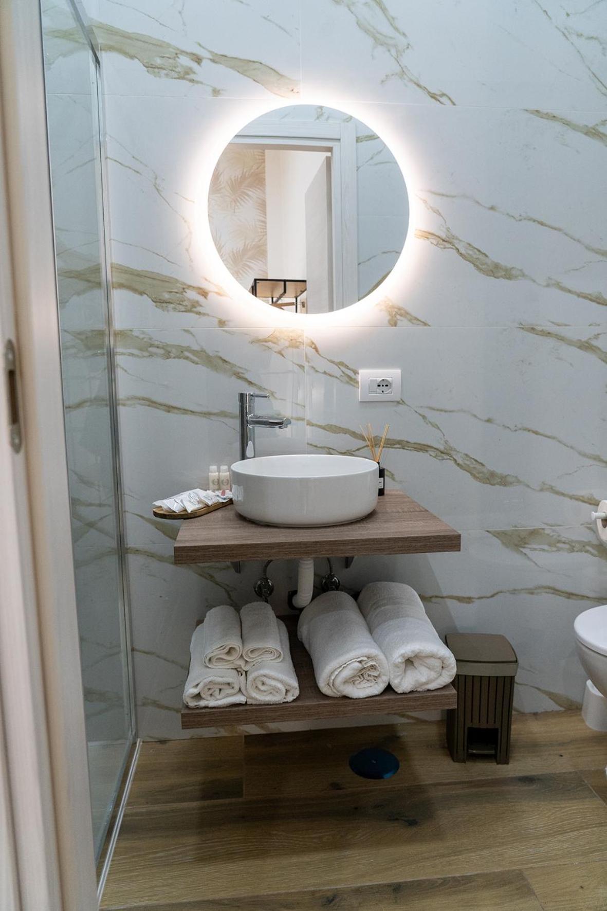 A Casa Di Edel Bed & Breakfast Napoli Bagian luar foto