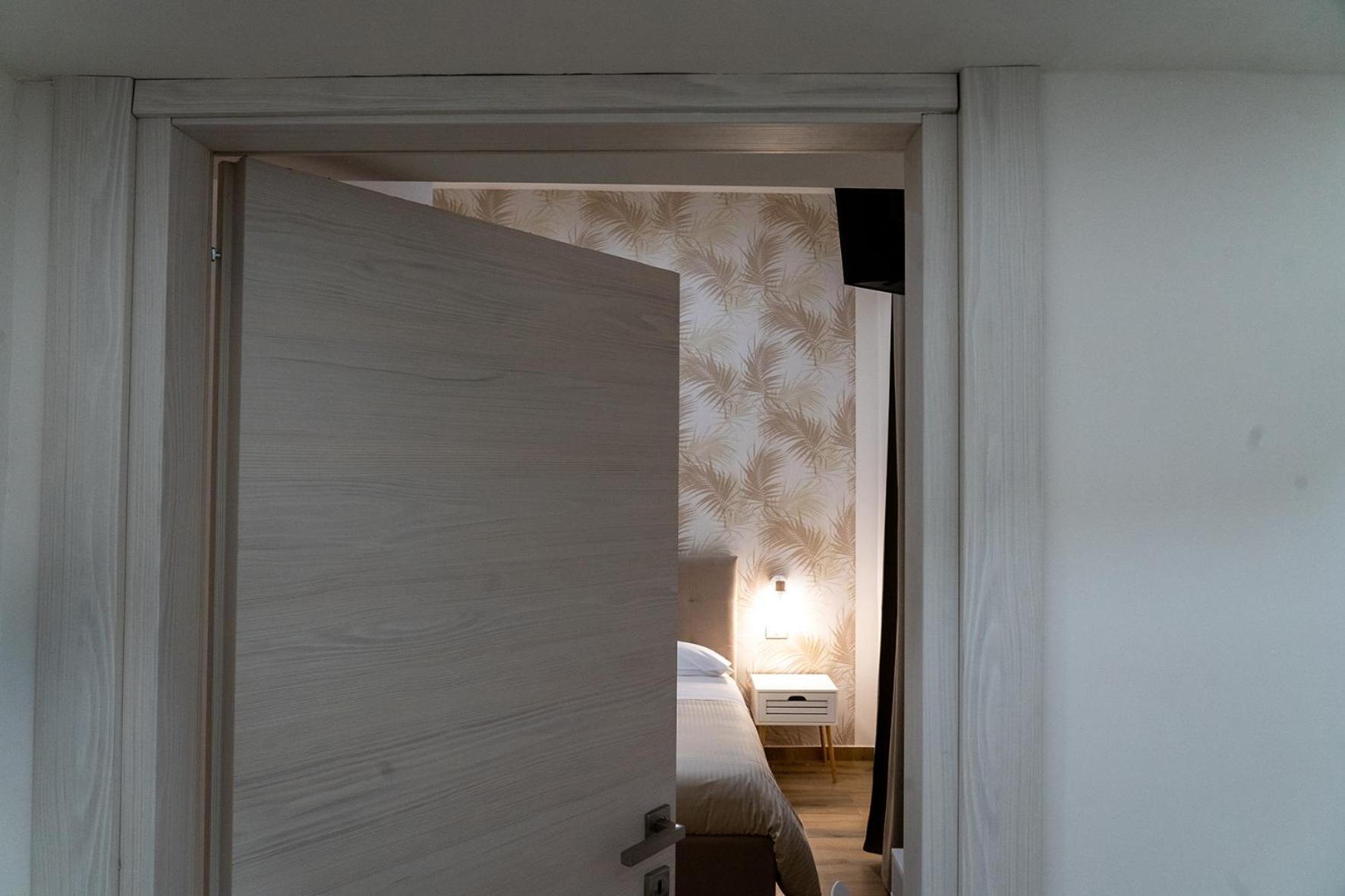 A Casa Di Edel Bed & Breakfast Napoli Bagian luar foto