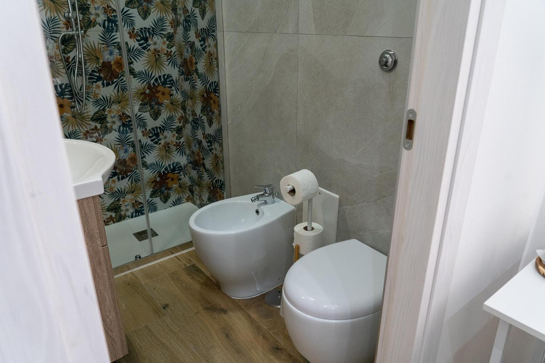 A Casa Di Edel Bed & Breakfast Napoli Bagian luar foto